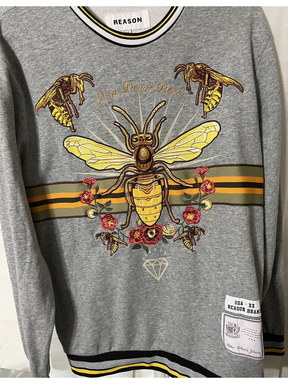 Reason Women’s Bee Embroidered Sweatshirt Gray Graphic Crewneck Pullover Size M